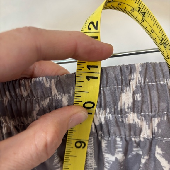 Vuori Light Gray Dash Short Size S - Picture 4 of 10